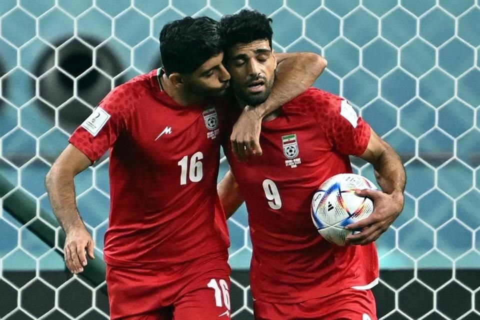 Mehdi Taremi (9) anotó los goles de la honra para los asiáticos.