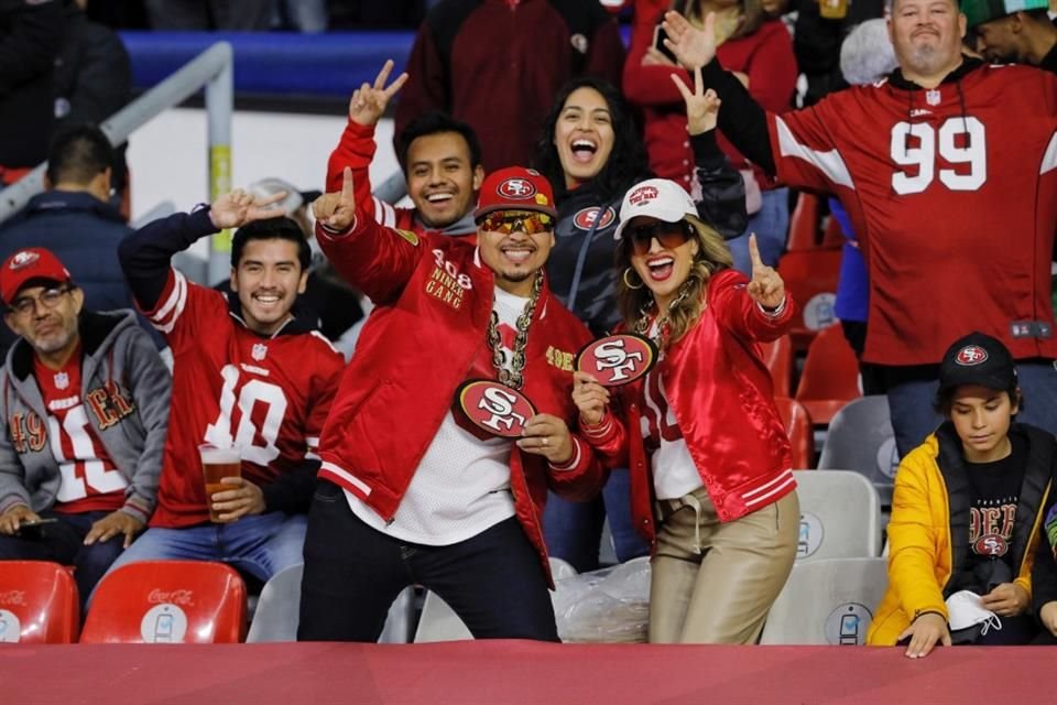 Los aficionados de San Francisco disfrutaron el triunfo de su equipo.