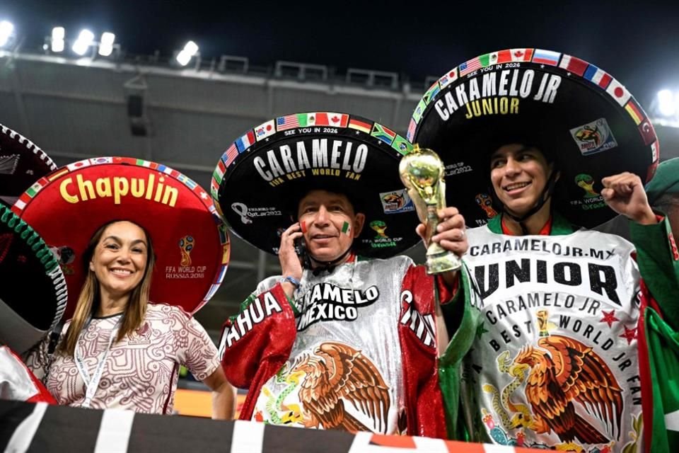 El fan número uno de la Selección Mexicana, Caramelo, opacó en las tribunas del Estadio 974.