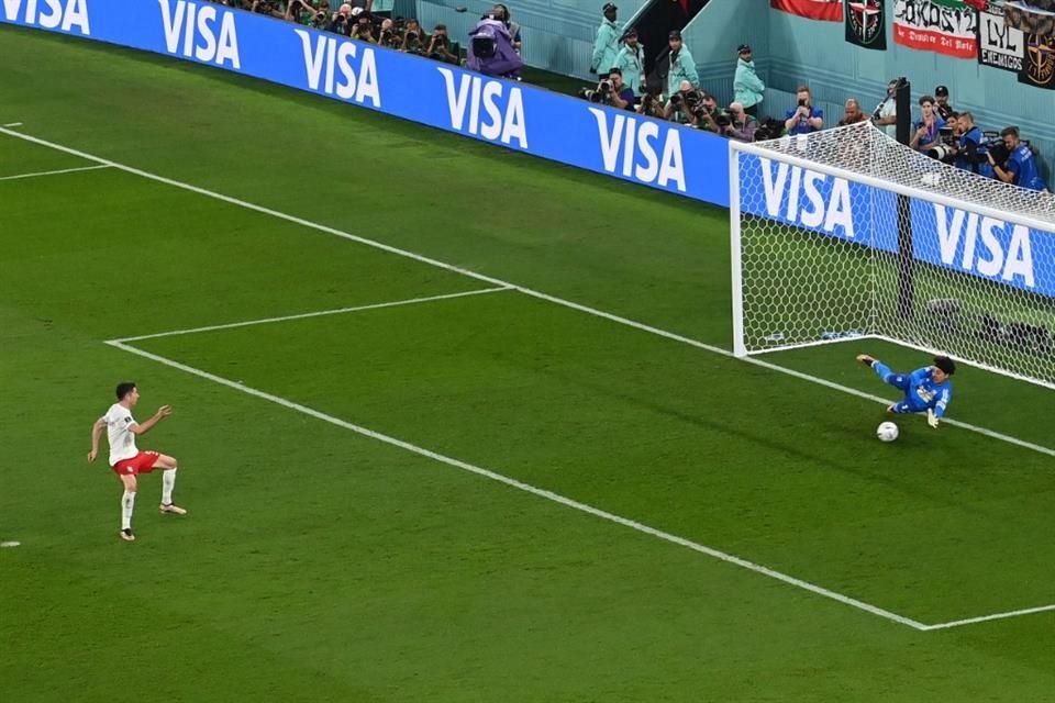 Guillermo Ochoa se convirtió en el segundo portero mexicano que detiene un penal en tiempo regular.