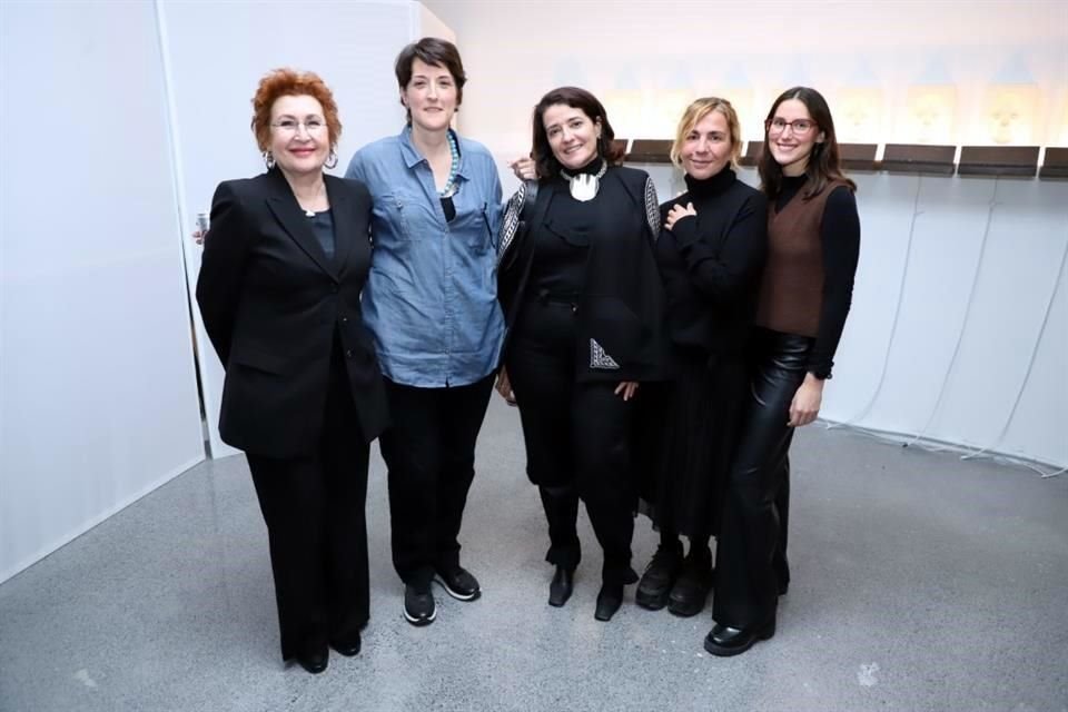 Emma Molina, Alejandra Quintanilla Laubner, Taiyana Pimentel, Anllélicak Pérez Salinas y Eugenia Villarreal