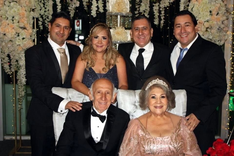 Jorge, Fabiola, Juan Miguel y Gustavo Quintanilla Beltrán, Juan Miguel Quintanilla Garza y Julieta Beltrán Quintero