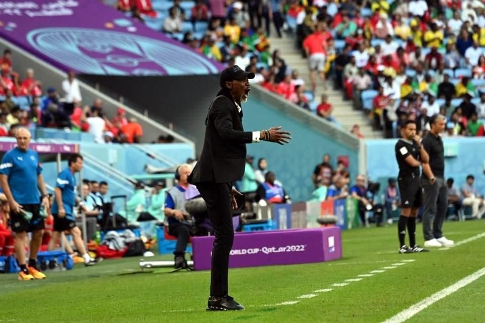 El ex jugador Rigobert Song, actual DT de Camerún.