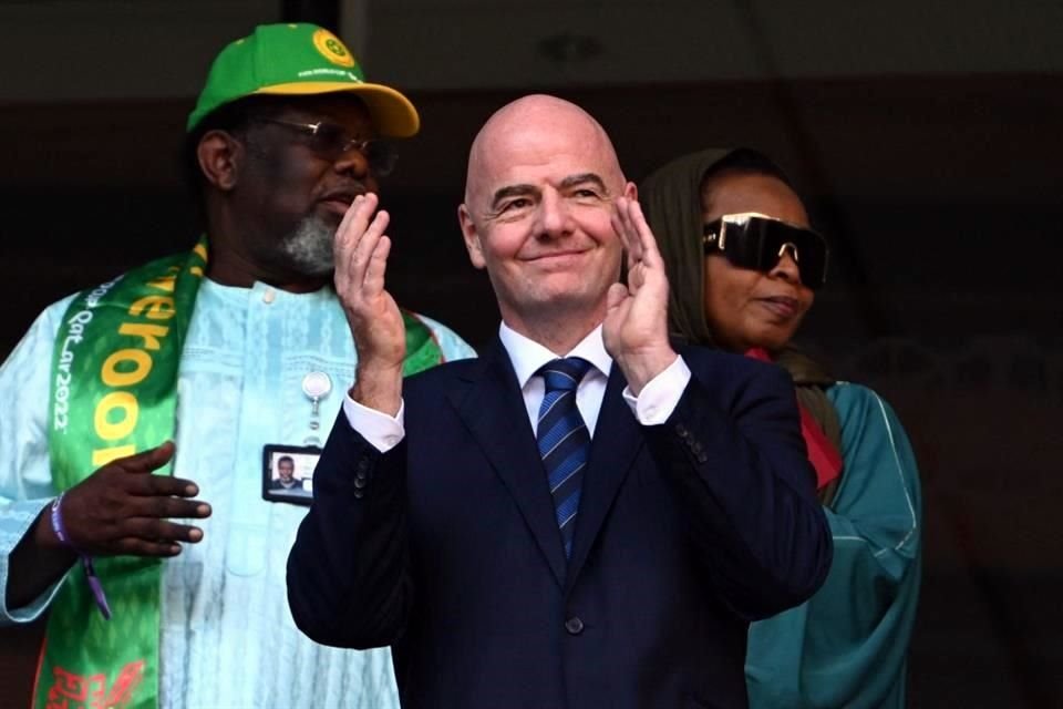 El suizao Gianni Infantino, presidente de FIFA, estuvo en el Estadio Al Janoub.