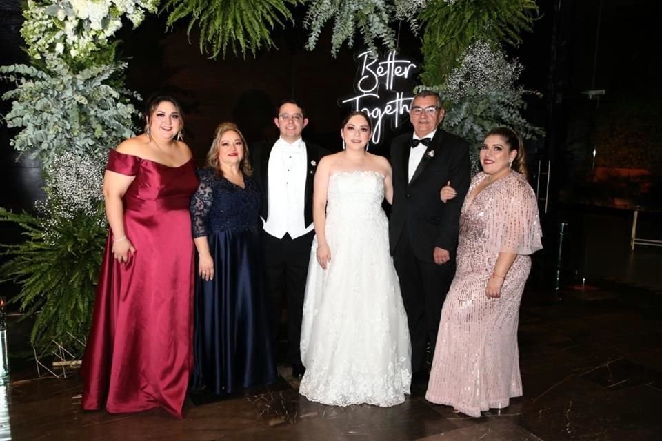 Jackie Ortiz, Lidia Escalante de Ortiz, Rodolfo Lara Cuevas, Valeria Ortiz Escalante, Gustavo Ortiz Honc y Annie Ortiz