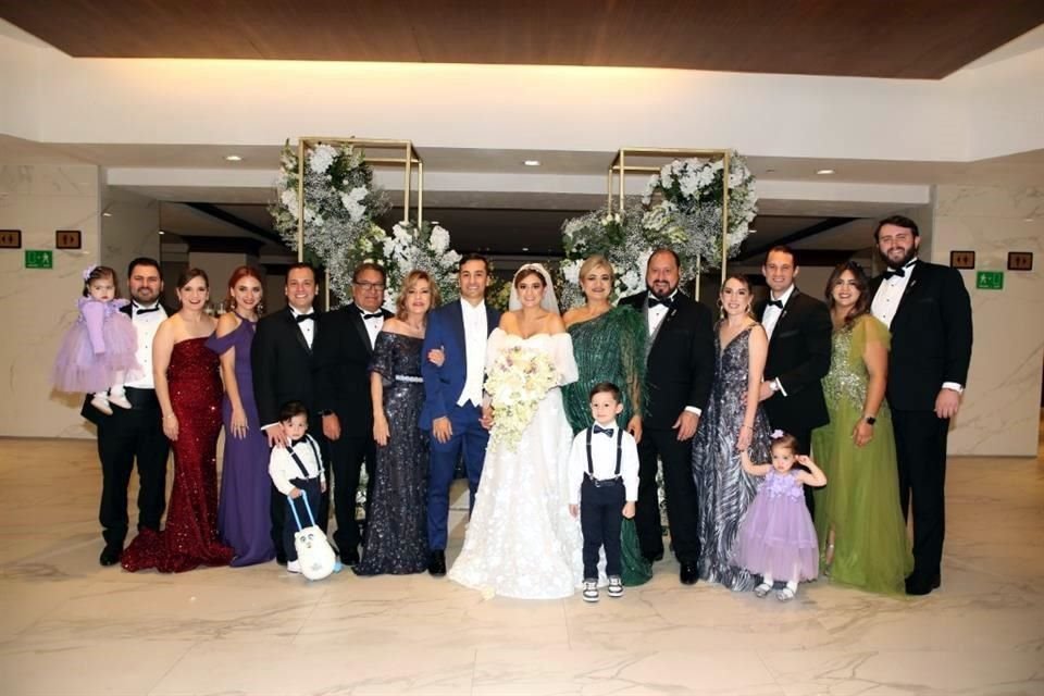 FAMILIARES DE LOS NOVIOS Andrea Garza Padilla, Miguel Garza, Lucía Padilla Villarreal, Jessica Fernández Cisneros, Juan Luis Padilla Villarreal, Juan Luis Padilla Fernández, Juan Luis Padilla Sención,