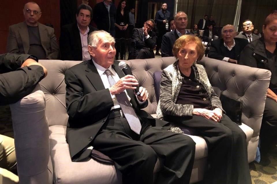 'Diezmo Ciudadano, Perfil biográfico de Luis Santos de la Garza', fue presentado hoy en el Club Industrial.