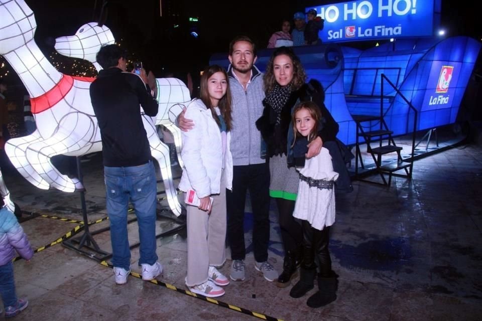 Jimena Zavala, Mauricio Zavala, Julia Ramos de Zavala y Sofía Zavala