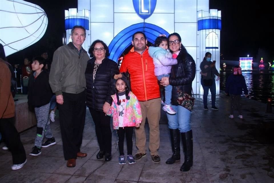 Eduardo Mellado, Magdalena Rodríguez de Mellado, Marietta Mellado, Lissy Jiménez, Emilia Mellado y Eduardo Mellado