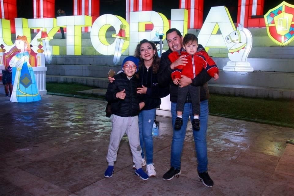 Obed Abraham Mijares, Lizeth Gómez, Alejandro Mijares y Elías Mijares