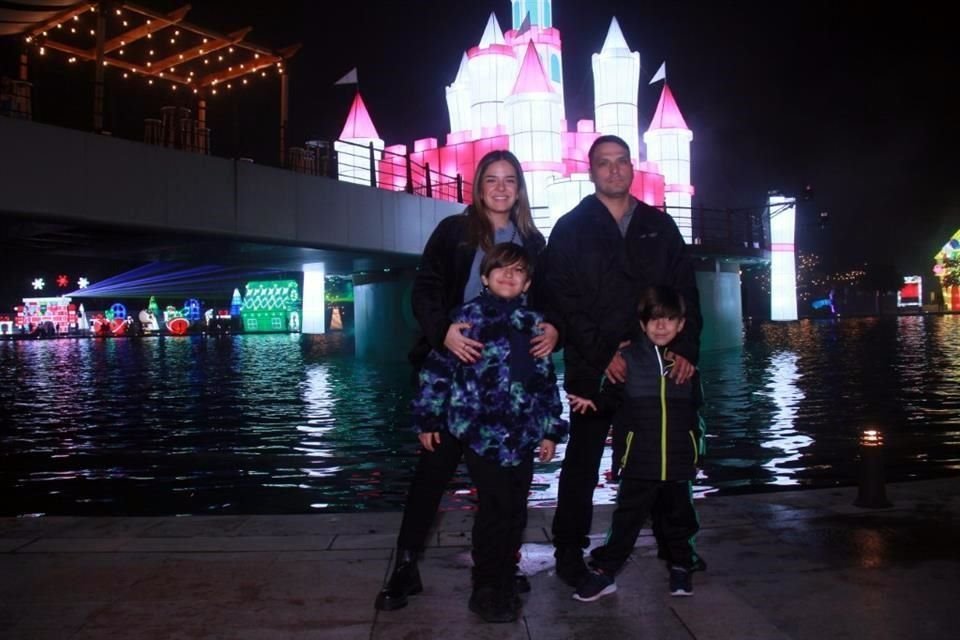 Paty Garzafox, Lenard Tamez, Emiliano Tamez y Lenard Tamez