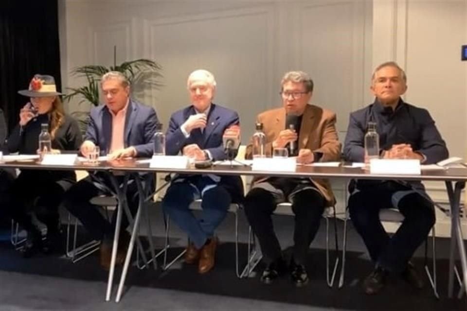 Diputados y senadores que acudieron a la Reunión Interparlamentaria, en Madrid, España, ofrecieron una conferencia de prensa.