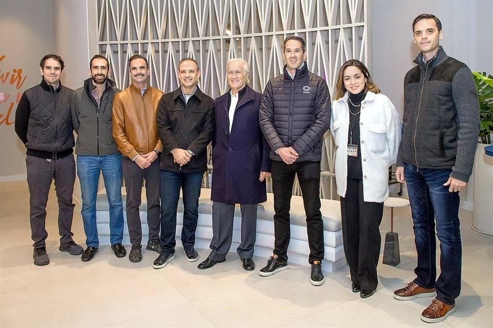 Andrés Cueva, Federico Cueva, Bernardo Cueva, Pedro de los Santos, Jorge Farías Arizpe, Jorge Farías Zambrano, Mariela Sosa y Javier Valderrama.