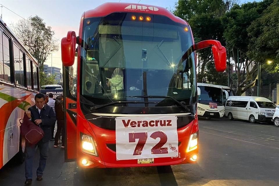 Algunos autobuses de la contramarcha venían marcados con su lugar de procedencia.