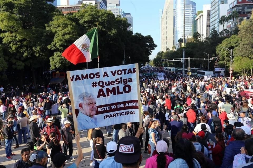 Los convocados a la manifestación a favor del Presidente llegaron al Ángel de la Independencia.