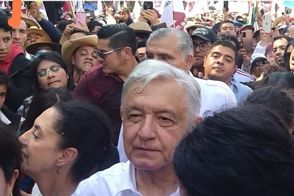 AMLO avanza a paso lento.