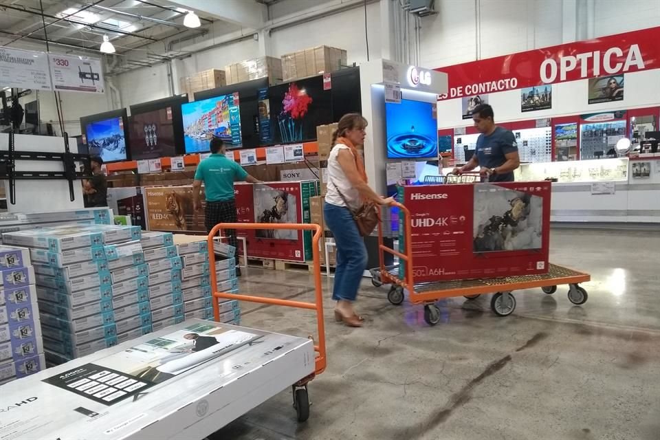 La situación económica futura del hogar vio un decremento de 2.03 puntos y la actual del hogar 0.03 puntos.