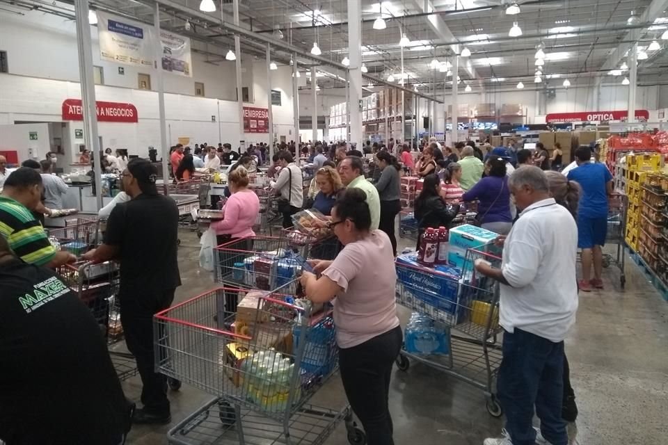 El consumo privado nacional se acrecentó 1.21%, el mayor aumento mensual en 12 meses. 