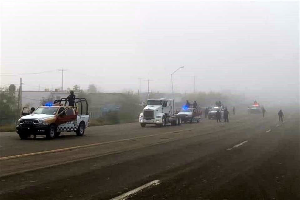 Autoridades instalaron filtros carreteros en los accesos a Nuevo Laredo tras los hechos violentos registrados esta mañana en esa ciudad.