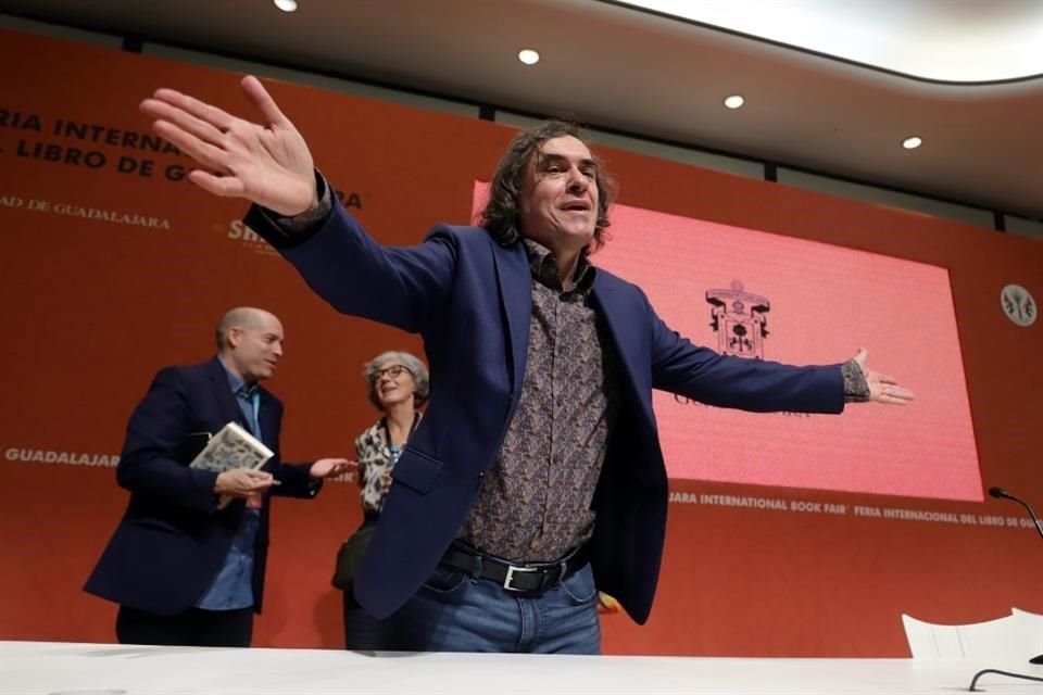 Mircea Cartarescu, Premio FIL de Literatura en Lenguas Romances 2022, convivió ayer con jóvenes lectores en Guadalajara.
