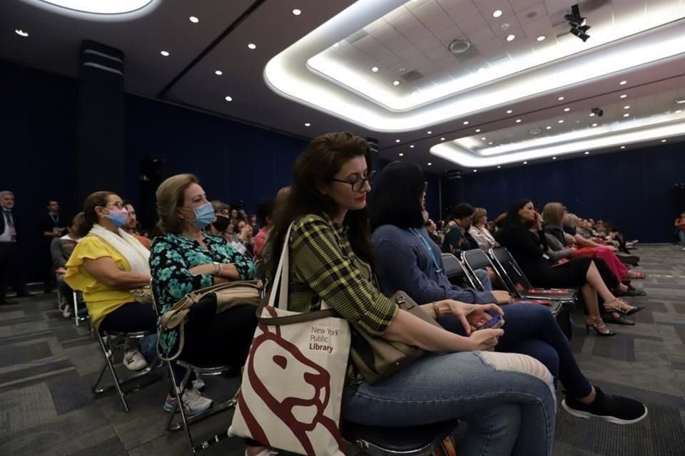 Mircea Cartarescu, Premio FIL de Literatura en Lenguas Romances 2022, convivió ayer con jóvenes lectores en Guadalajara.