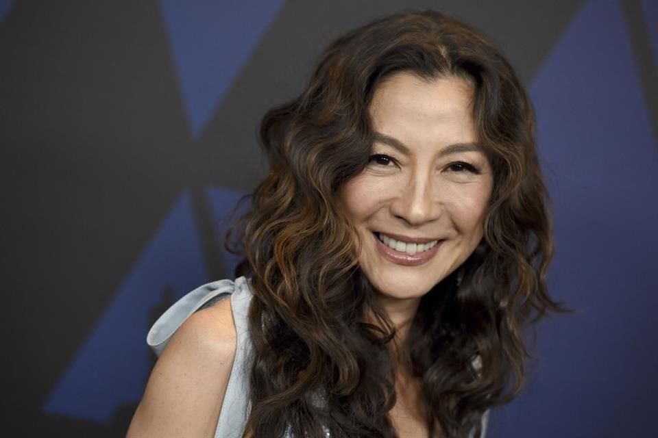 Michelle Yeoh recibirá un premio otorgado por el Festival Internacional de Cine de Palm Springs, por 'Todo En Todas Partes Al Mismo Tiempo'.