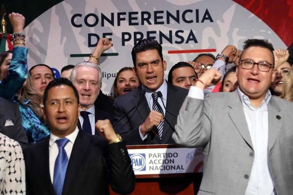 '¡Hoy, hoy, hoy', gritan los diputados panistas en la Cámara de Diputados, retando a Morena y aliados a discutir la reforma electoral.