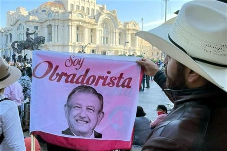 Uno de los Alcaldes de Hidalgo que fue acusado en el caso 'Estafa siniestra' marchó con AMLO el pasado domingo al Zócalo capitalino.