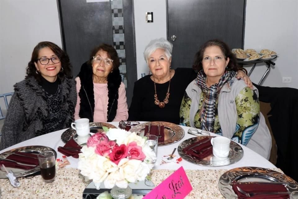 Perla Arrañaga, Margarita Leal, Rosalía Leal y Elvia Leal