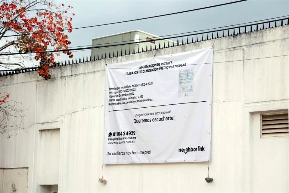 Según una lona de la empresa que realiza los trabajos, son 2 mil 153 metros cuadrados por tirar.