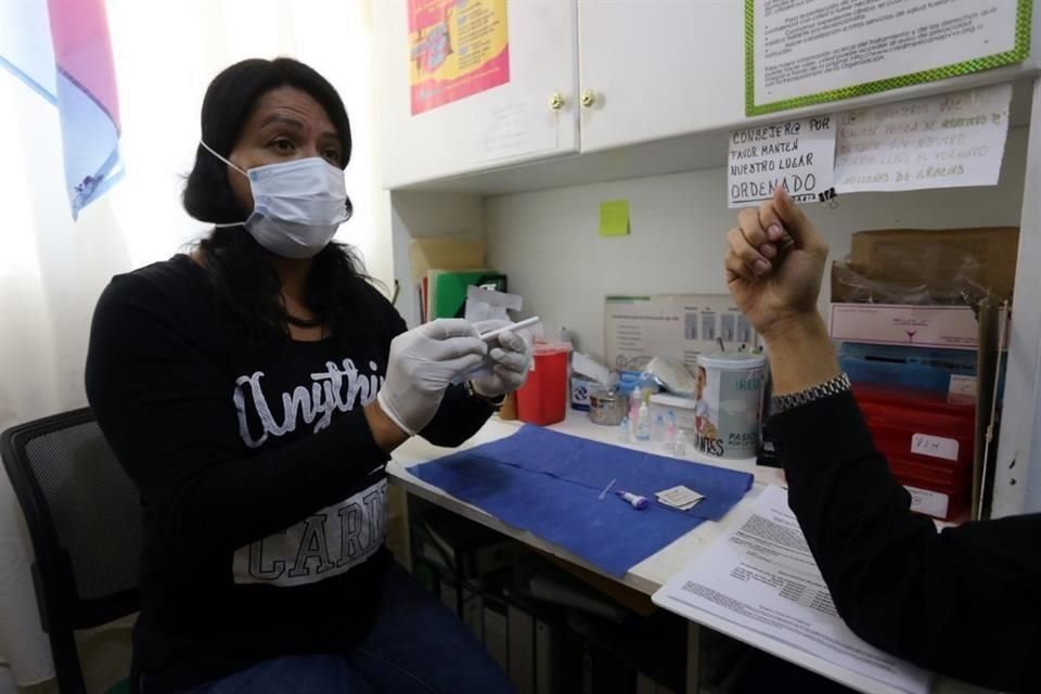 La Red Mexicana de Personas que viven con VIH aumentó las atenciones semanales para personas de la Capital.