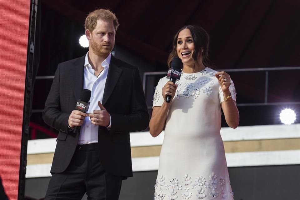 Netflix publicó el tráiler de la docuserie del Príncipe Enrique y Meghan Markle, la cual revelará momentos íntimos de la pareja.