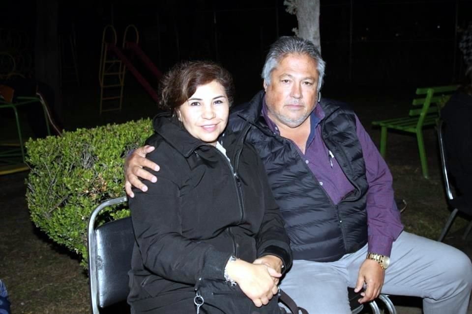 Lizette Hinojosa y Alfonso Cerna