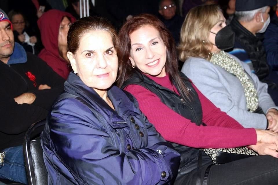 Lupita Martínez y Pilar Regil