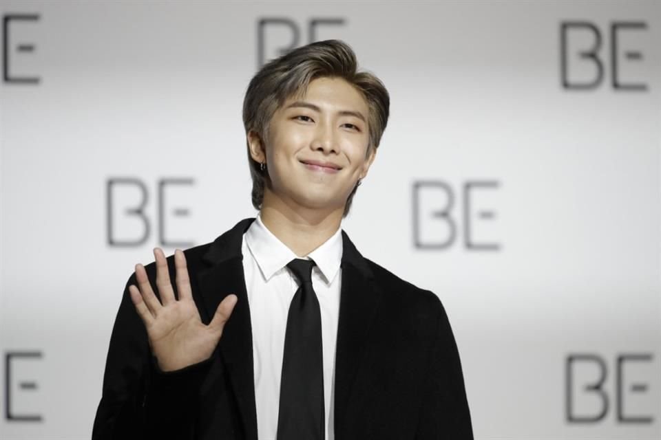 RM, líder de la banda de surcoreana BTS, estrenó su primer álbum en solitario, 'INDIGO', junto al videoclip de  'Wild Flower'.