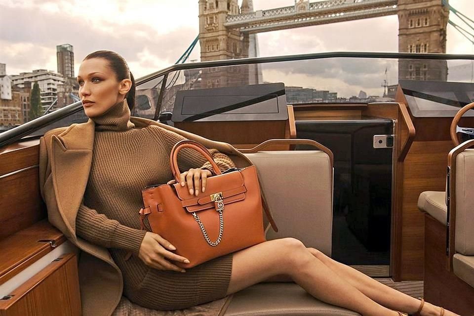 En invierno, vestirse en tono camel es una de las opciones más elegantes, te decimos por qué está en tendencia y cómo combinarlo.