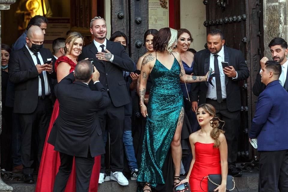 J Balvin causó euforia entre varios de los invitados.