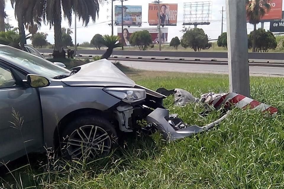 El accidente fue reportado alrededor de las 15:45 horas, sobre la Carretera Miguel Alemán y el Bulevar al Aeropuerto de Monterrey.