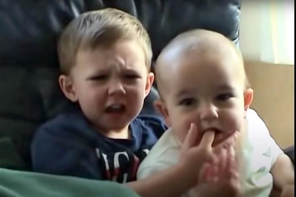 El video casero de los hermanitos ingleses Charlie y Harry se viralizó a partir del 2007.
