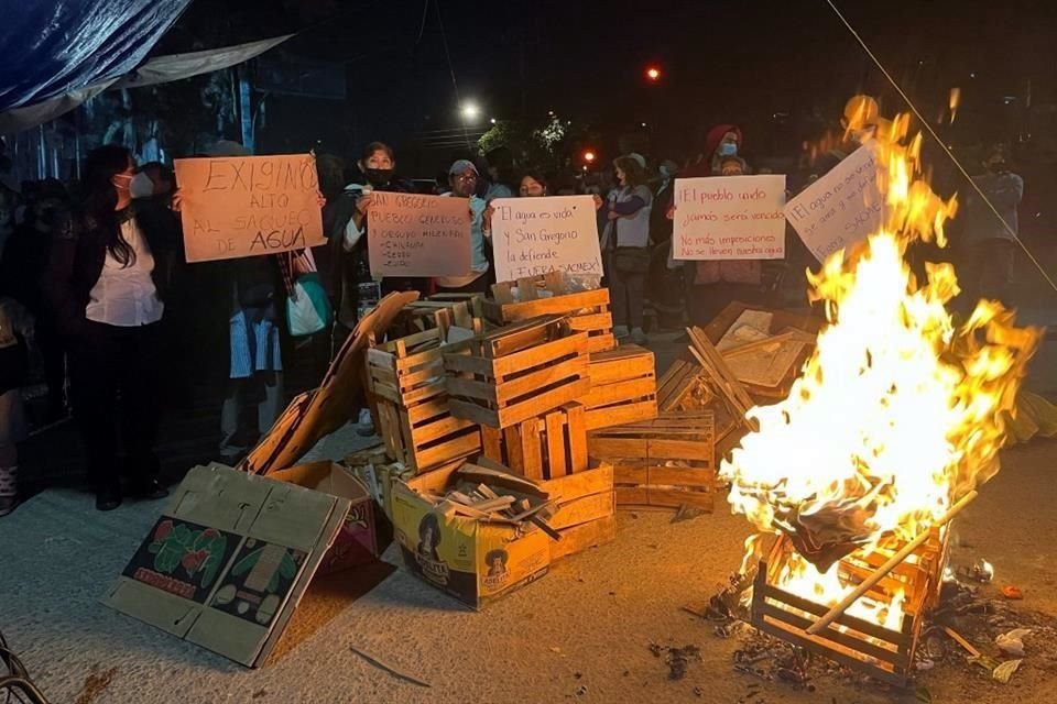 'Nosotros comenzamos hoy mismo a retirar la parte que se encuentra más próxima al plantón', expuso el Secretario de Gobierno quien pidió levantar la protesta en Xochimilco.