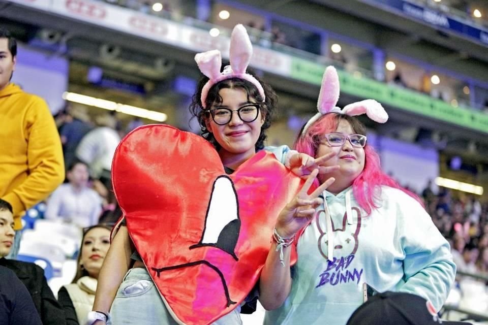 Los fans se mostraron felices en todo momento al ver a su ídolo.