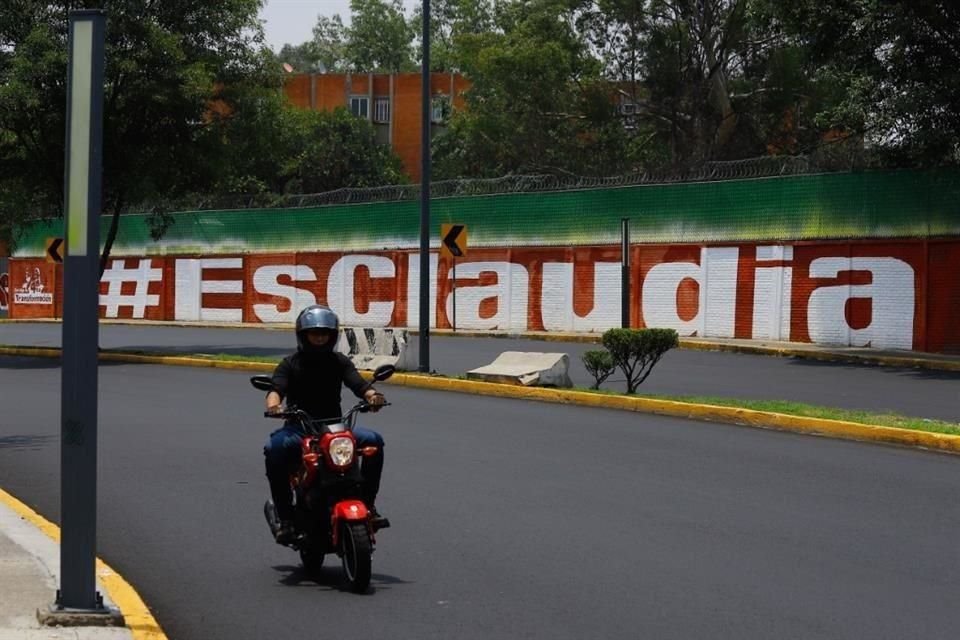 Para el INE, las pintas en bardas y la propaganda en redes sociales podrían formar parte de una estrategia diseñada para influir ilegalmente en preferencias ciudadanas.