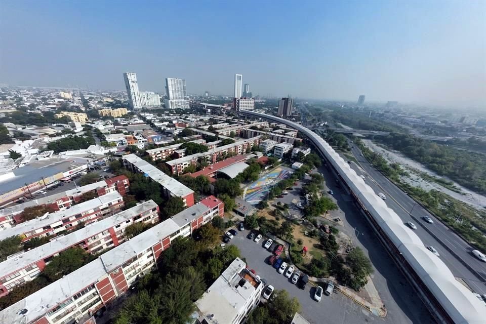 Todas las estaciones, a excepción de Pesquería, rebasaron el límite en PM10, pero las de Santa Catarina, García, UANL, Centro, Guadalupe, Sur y Juárez, también excedieron la norma en PM2.5.