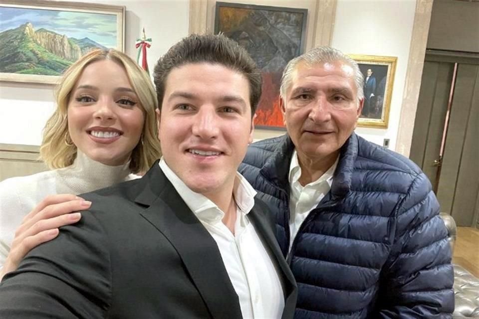 El Gobernador Samuel García y su esposa Mariana Rodríguez con el titular de Segob, Adán Augusto López.