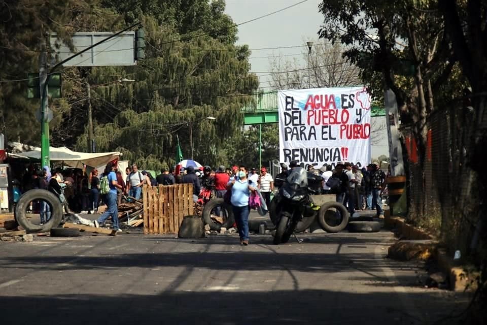 Pobladores de Xochimilco se manifestaron por problemas en el manejo del panteón, trabajos que realiza el Sacmex y el gasto del Presupuesto Participativo. 