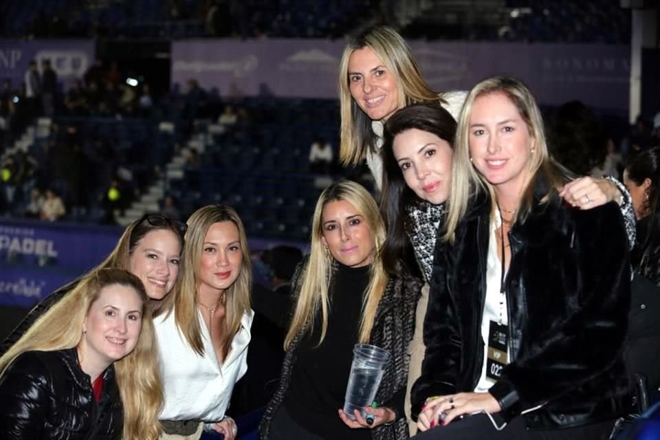 Silvia de la Garza, Paola Santandreu, Marusa Martínez, Argelia Garza, Cruz María Cantú,Cristina Gómez Junco y Florencia Fonseca