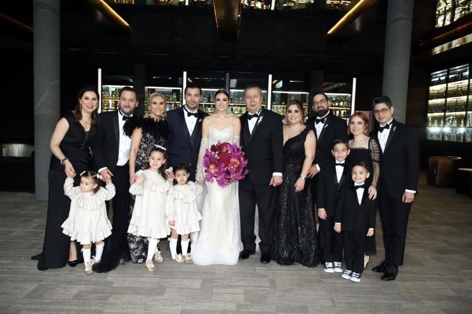 Mariana Rodríguez de Morales, Abel Morales Gómez Conchis Gómez Flores, Adrián Morales Gómez, Stephanie Alejandra Ramos de León, Abel Morales Treviño, María Morales Gómez, Rodrigo Mirón Escalante, Lucy