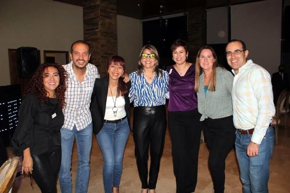 Erika Oranday, Jorge Quiroga, Claudia Arriola, Verónica Duarte, Naomi Yesaki, Erika Kirchner y Ricardo Avendaño