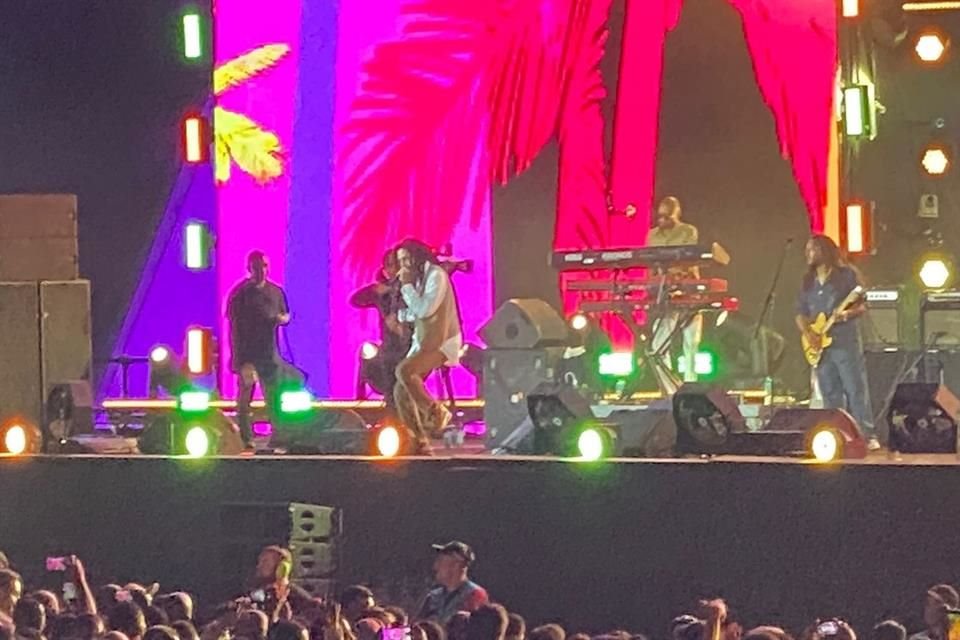 El hijo de Bob Marley, Julian Marley, 'bañó de reggae' el FIFA Fan Festival en el marco del Mundial de Qatar 2022.