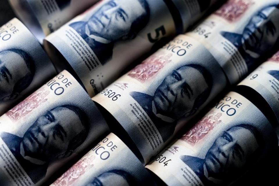 El peso llegó a cotizar en $17.80 unidades por dólar en el Forex.